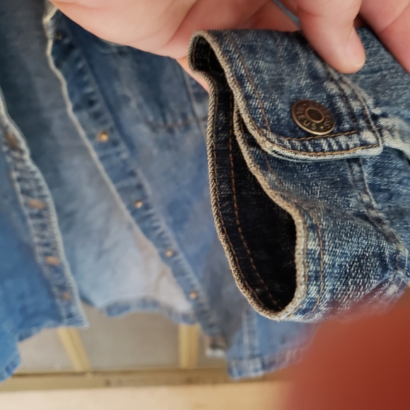 Womens size medium,  Express Bleus, denim jacket, snap buttons - Picture 4 of 5